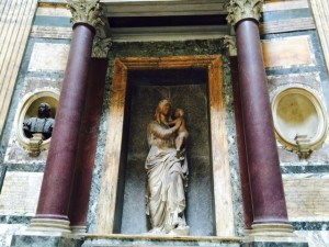 4-Raphael's tomb in pantheon
