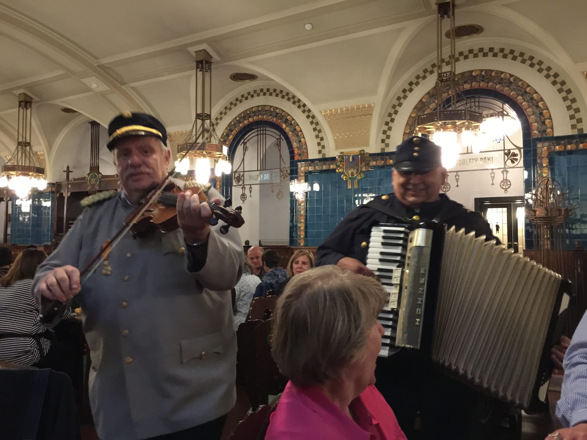 Time to polka – Welcome dinner in Prague